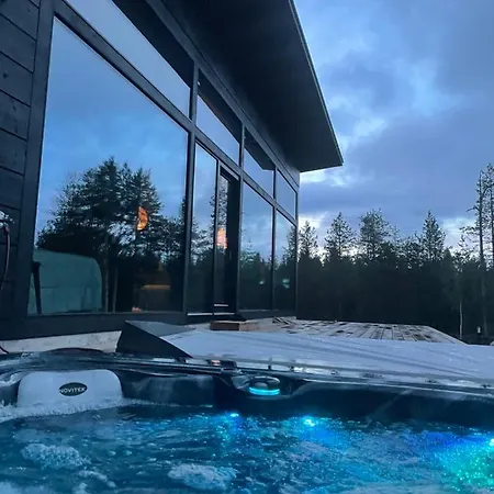 Modern Joenpolku With Jacuzzi, Sauna And Scenic Views 빌라 루카