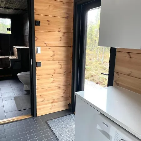 Modern Joenpolku With Jacuzzi, Sauna And Scenic Views 루카